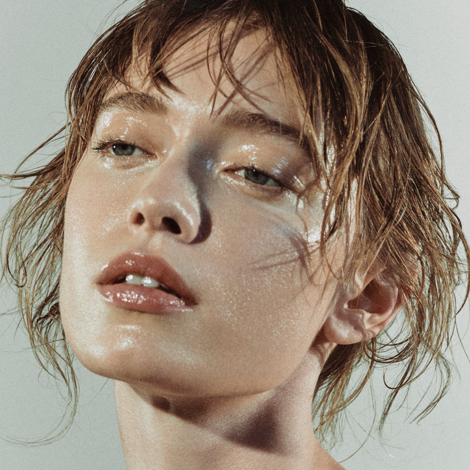 Do You Use Face Oil Before or After Moisturizer?