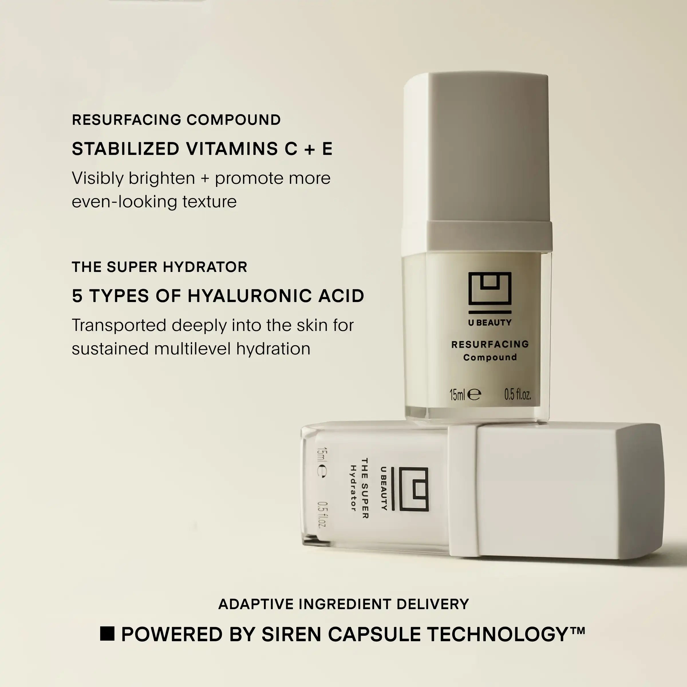 Deux produits de soin Two U Beauty : un RESURFAÇANT Composé à bouchon gris et deux boîtes blanches à couvercle gris sur fond beige