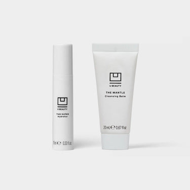 Dos productos de cuidado de la piel de la marca U Beauty: un tubo cilíndrico con la etiqueta «The Super Hydrator» y un tubo flexible con la etiqueta «The Mantle»