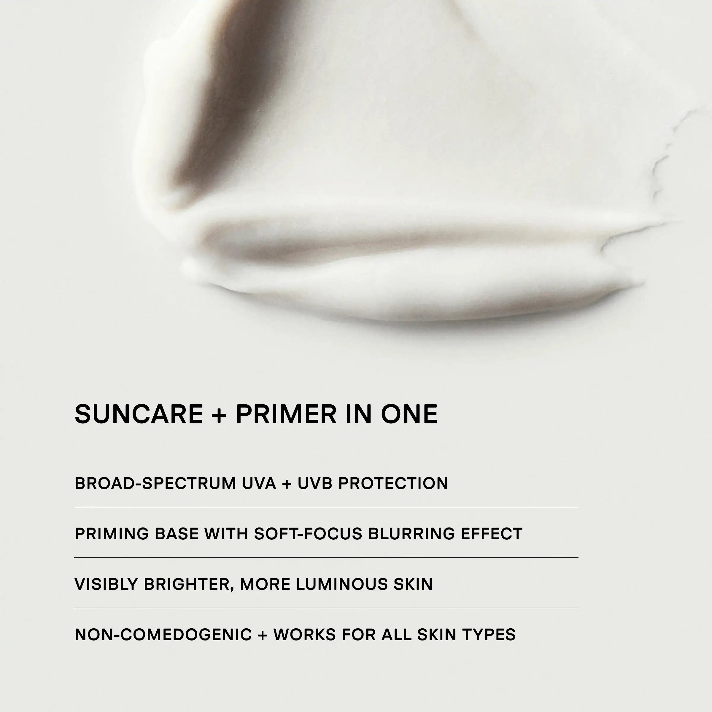 Texture crème blanche de crème solaire avec un effet floutant sur fond neutre.
