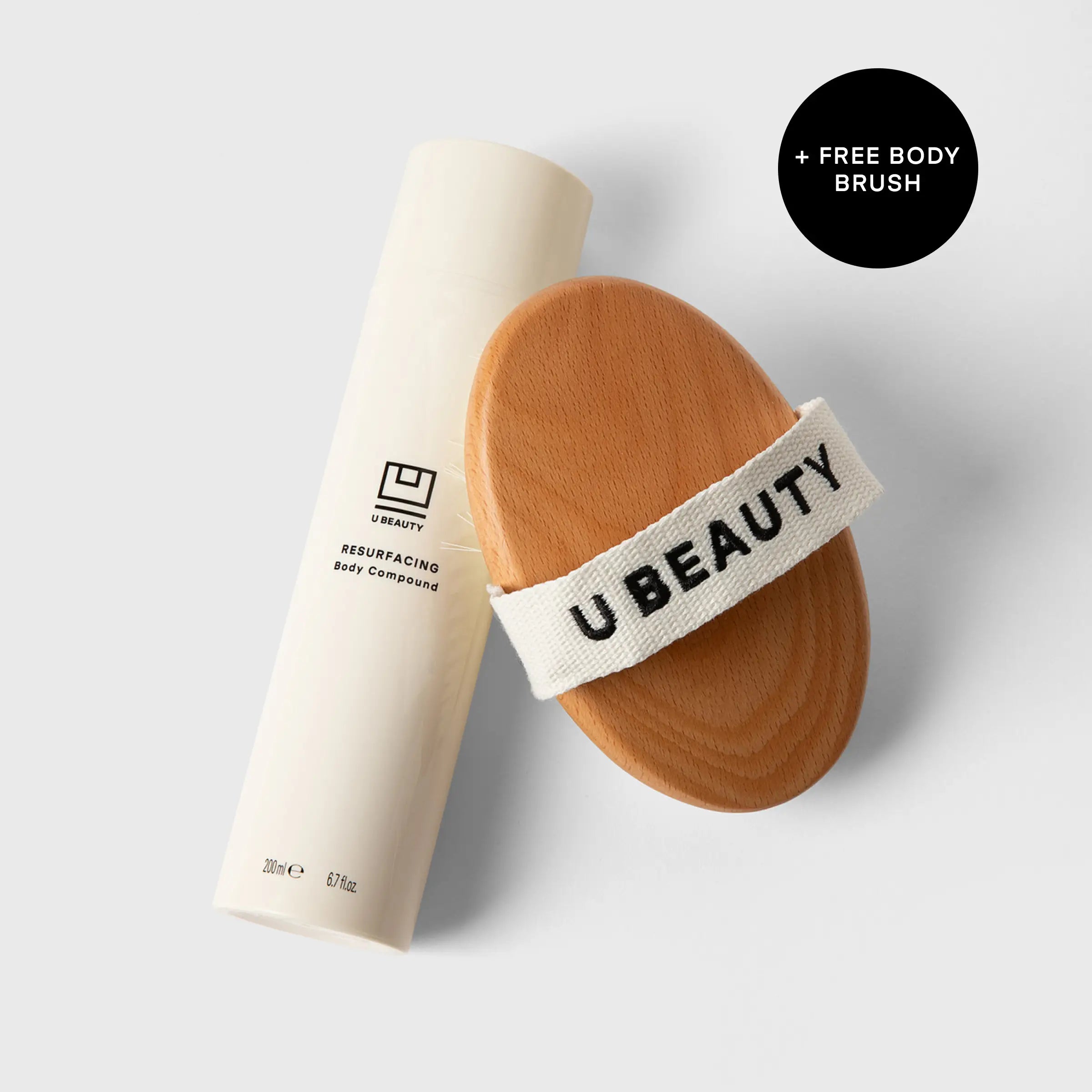 resurfacing body compound de color crema junto a un cepillo ovalado de madera con pelo blanco 