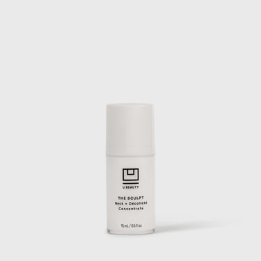 Frasco cilíndrico blanco con la etiqueta «U Beauty The SCULPT Neck + Décolleté Concentrate» y una capacidad de 15 ml.