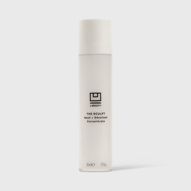 Frasco cilíndrico blanco con la etiqueta «THE SCULPT Neck + Décolleté Concentrate» de U Beauty, de 50 ml.